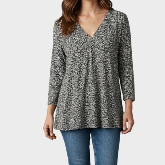 L.L. Bean Tops - L.L. Bean Black White Pattern Womens L Top V Neck 3/4 Sleeves Tencell Spandex